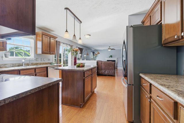 8008 Streamside Dr, Mount Juliet, TN 37122