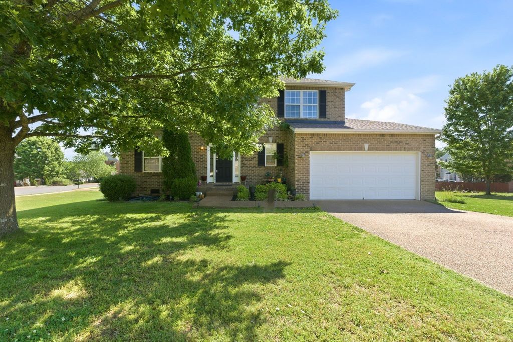 8008 Streamside Dr, Mount Juliet, TN 37122