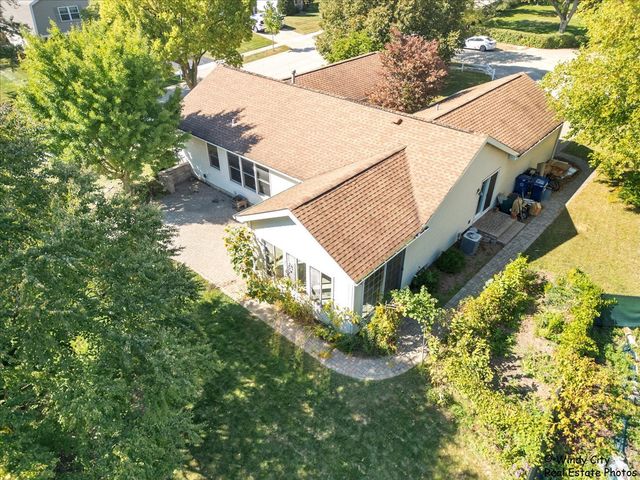 721 Brentwood Court, Algonquin, IL 60102