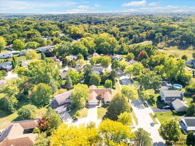 721 Brentwood Court, Algonquin, IL 60102