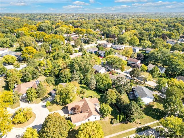 721 Brentwood Court, Algonquin, IL 60102