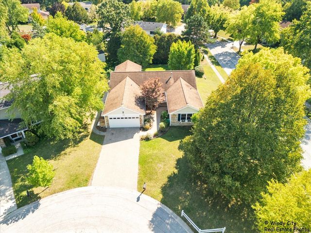 721 Brentwood Court, Algonquin, IL 60102