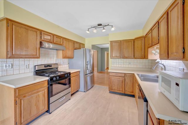 721 Brentwood Court, Algonquin, IL 60102