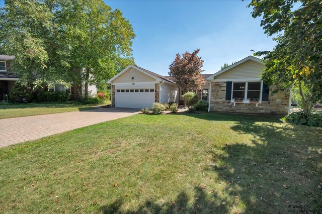 721 Brentwood Court, Algonquin, IL 60102