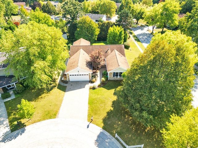 721 Brentwood Court, Algonquin, IL 60102