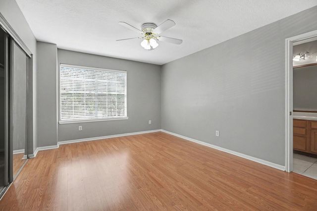 526 Oak Briar Drive, Kemah, TX 77565