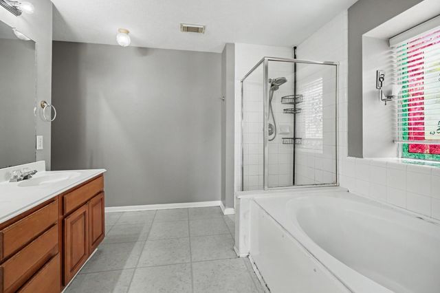 526 Oak Briar Drive, Kemah, TX 77565