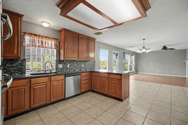 526 Oak Briar Drive, Kemah, TX 77565