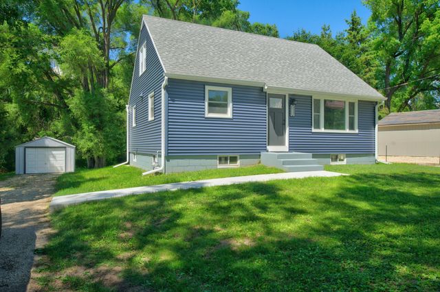 2115 E River Road NE, Rochester, MN 55906