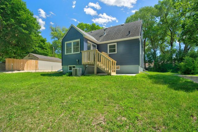 2115 E River Road NE, Rochester, MN 55906