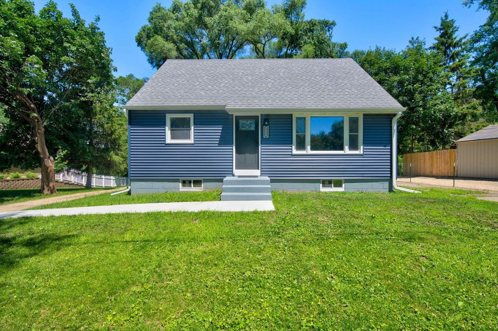 2115 E River Road NE, Rochester, MN 55906