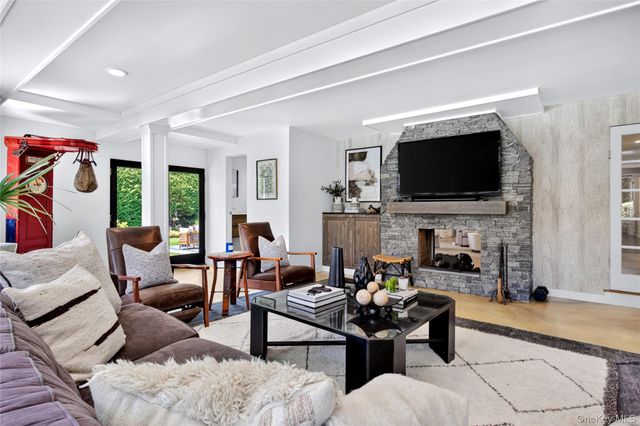 77 Brookside Drive, Manhasset, NY 11030