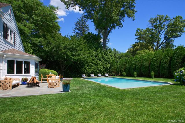 77 Brookside Drive, Manhasset, NY 11030