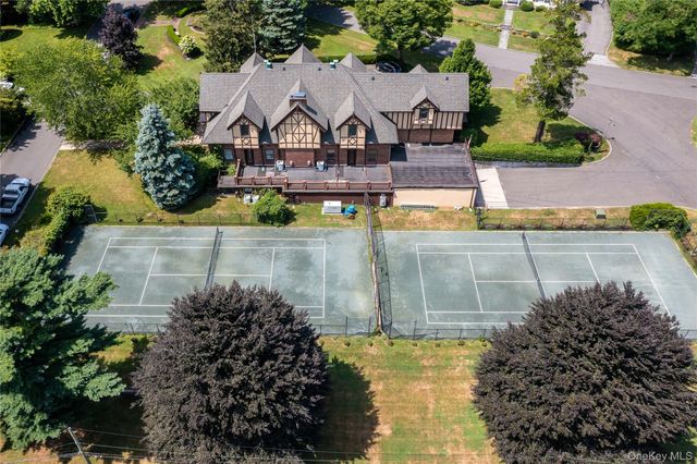 77 Brookside Drive, Manhasset, NY 11030