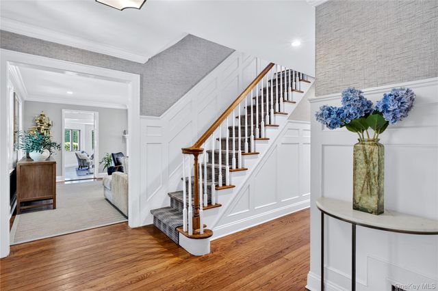77 Brookside Drive, Manhasset, NY 11030