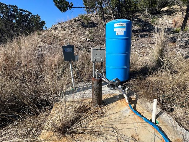 191 Scott Dr, Center Point, TX 78010