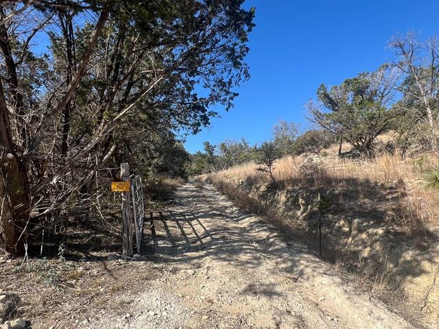 191 Scott Dr, Center Point, TX 78010