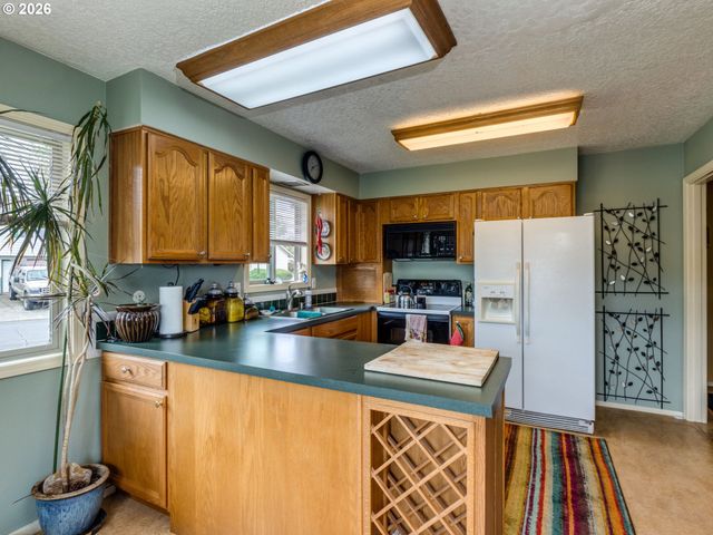 14029 Ne FREMONT Ct, Portland, OR 97230
