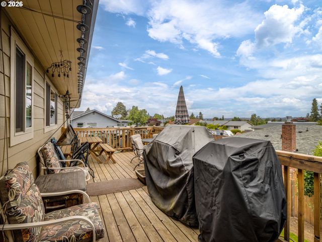 14029 Ne FREMONT Ct, Portland, OR 97230