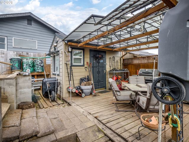 14029 Ne FREMONT Ct, Portland, OR 97230