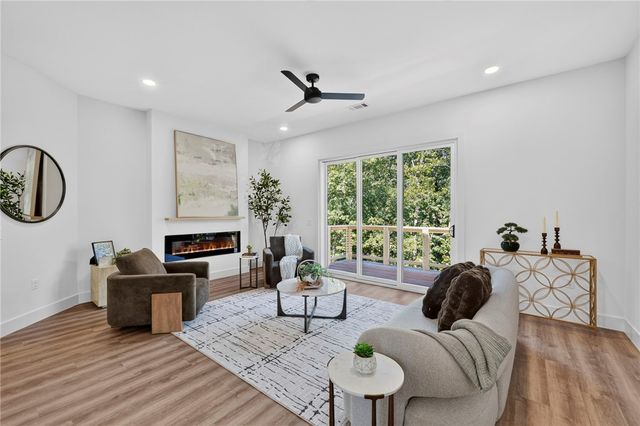15 St Asaph Drive, Bella Vista, AR 72714