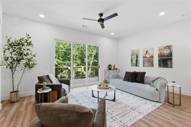 15 St Asaph Drive, Bella Vista, AR 72714