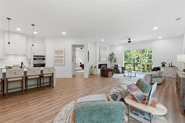 15 St Asaph Drive, Bella Vista, AR 72714