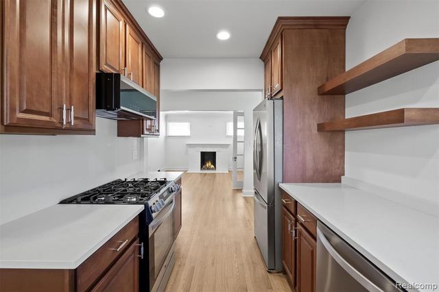 27500 Jefferson Avenue, Saint Clair Shores, MI 48081