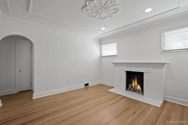 27500 Jefferson Avenue, Saint Clair Shores, MI 48081