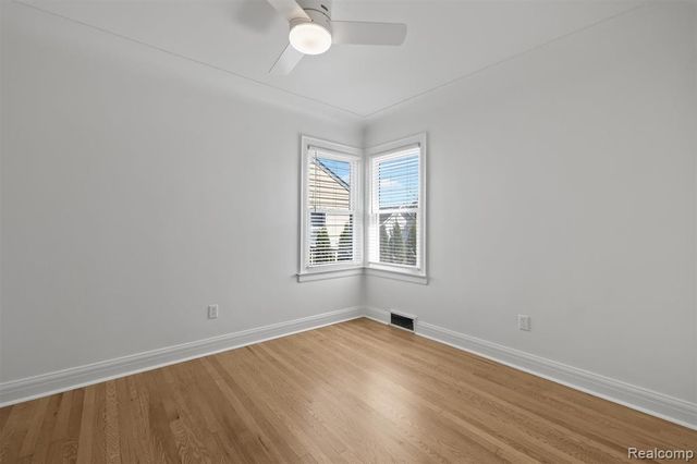 27500 Jefferson Avenue, Saint Clair Shores, MI 48081