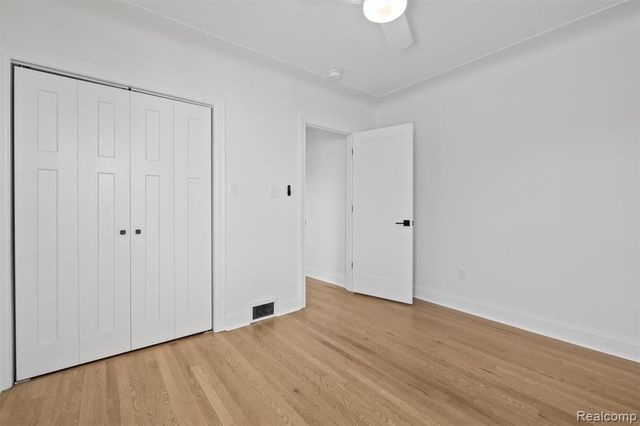 27500 Jefferson Avenue, Saint Clair Shores, MI 48081