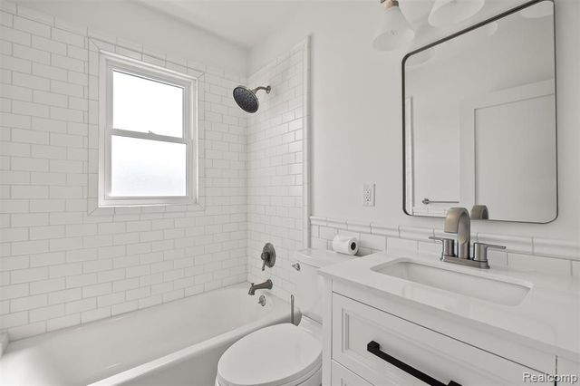 27500 Jefferson Avenue, Saint Clair Shores, MI 48081