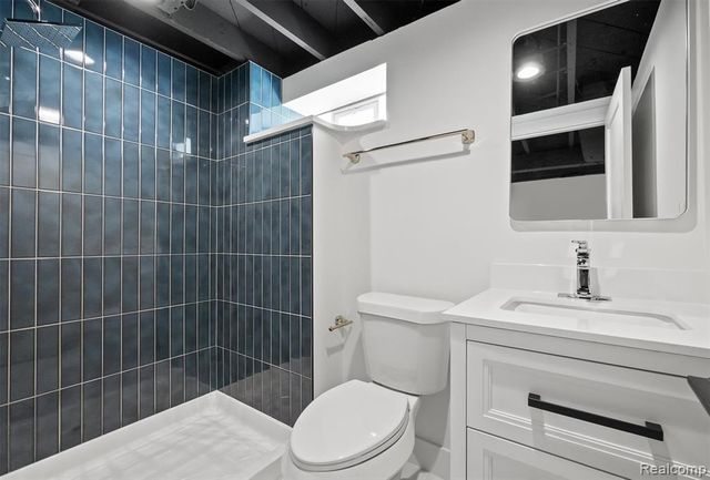 27500 Jefferson Avenue, Saint Clair Shores, MI 48081