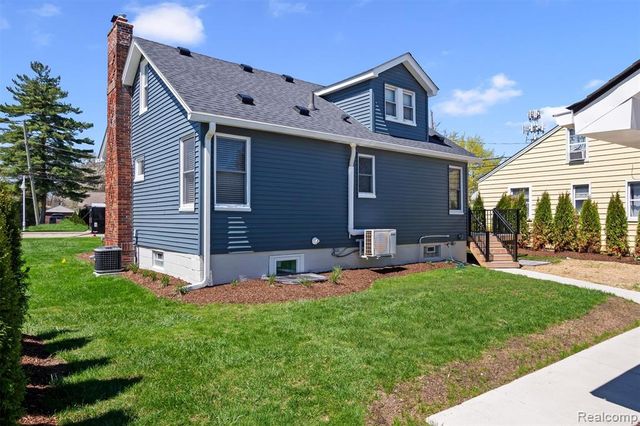 27500 Jefferson Avenue, Saint Clair Shores, MI 48081