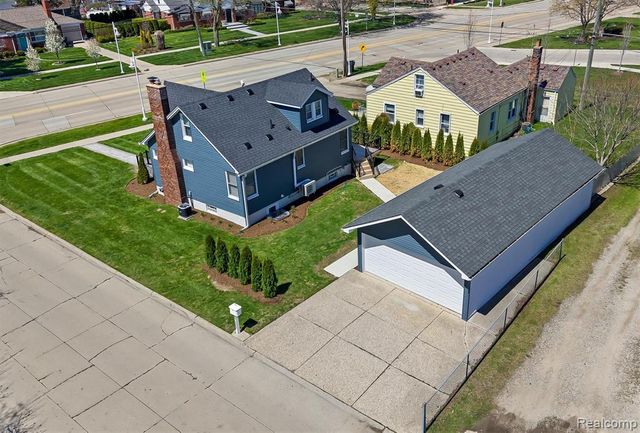 27500 Jefferson Avenue, Saint Clair Shores, MI 48081