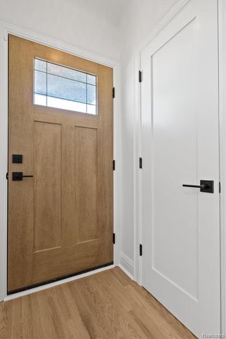 27500 Jefferson Avenue, Saint Clair Shores, MI 48081