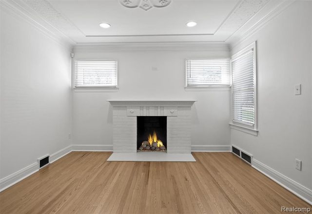 27500 Jefferson Avenue, Saint Clair Shores, MI 48081