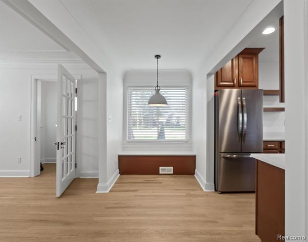 27500 Jefferson Avenue, Saint Clair Shores, MI 48081