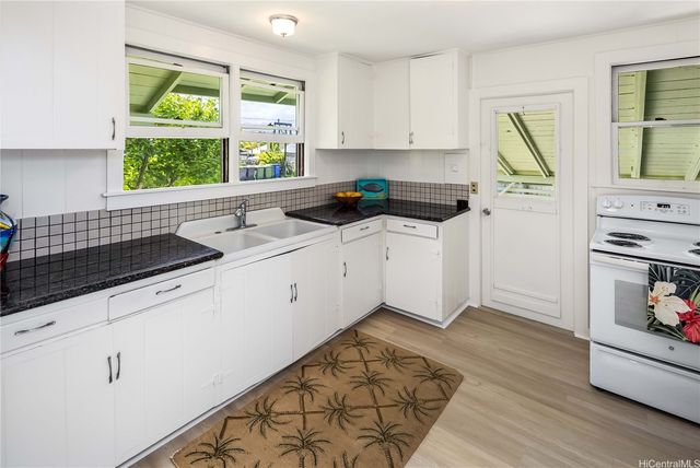 315 A Ulupaina Street, Kailua, HI 96734