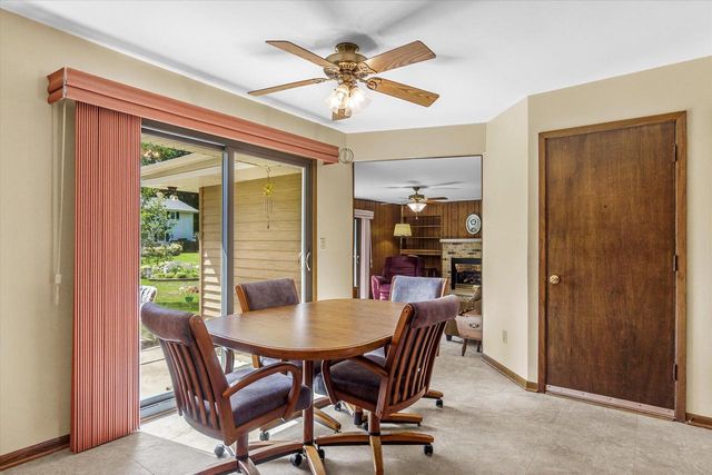 W222N2281 Glenwood LANE, Waukesha, WI 53186