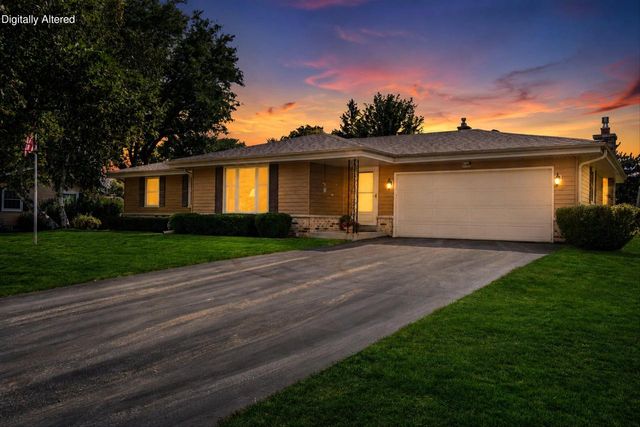 W222N2281 Glenwood LANE, Waukesha, WI 53186