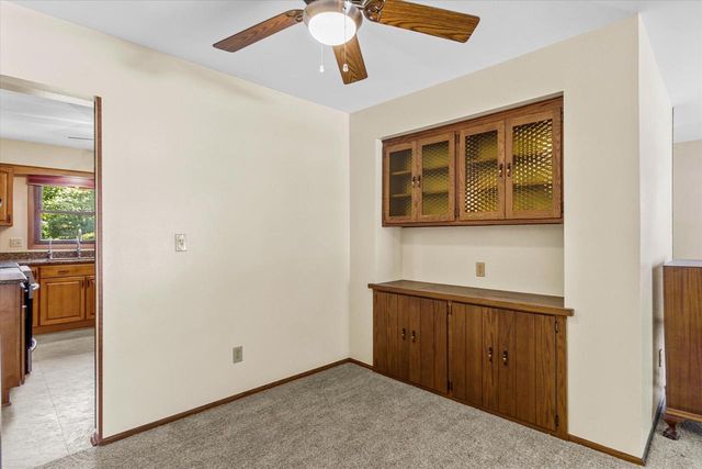 W222N2281 Glenwood LANE, Waukesha, WI 53186