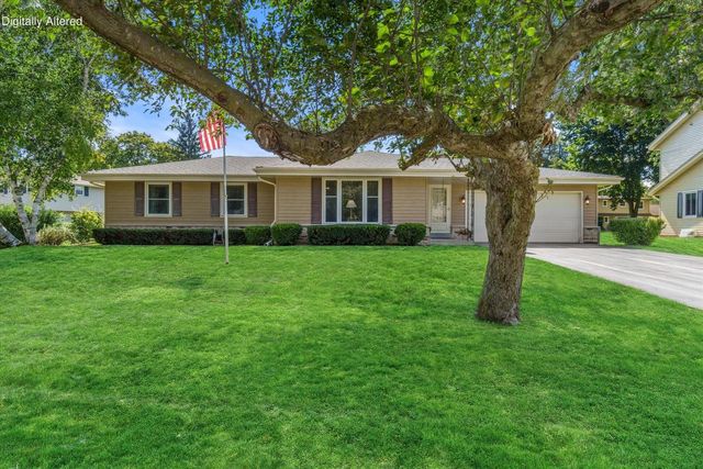 W222N2281 Glenwood LANE, Waukesha, WI 53186