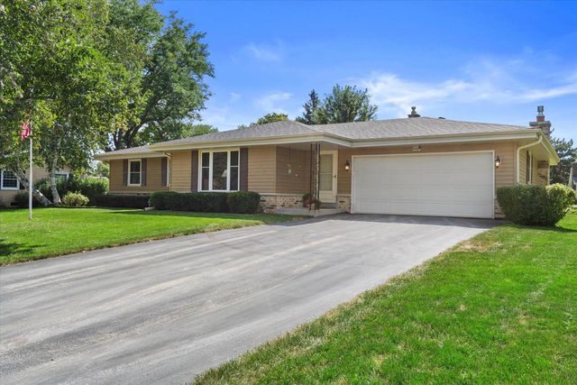 W222N2281 Glenwood LANE, Waukesha, WI 53186