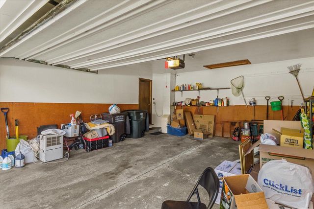 W222N2281 Glenwood LANE, Waukesha, WI 53186