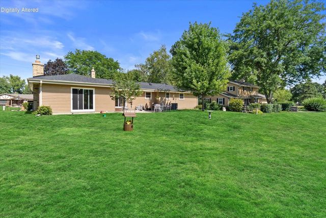 W222N2281 Glenwood LANE, Waukesha, WI 53186