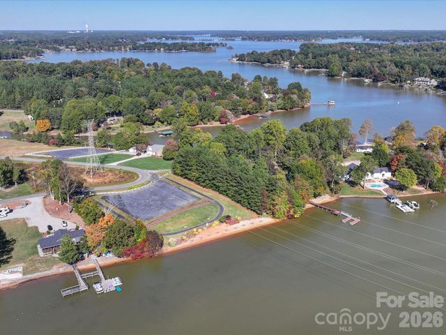 7184 Seagrass Circle, Denver, NC 28037