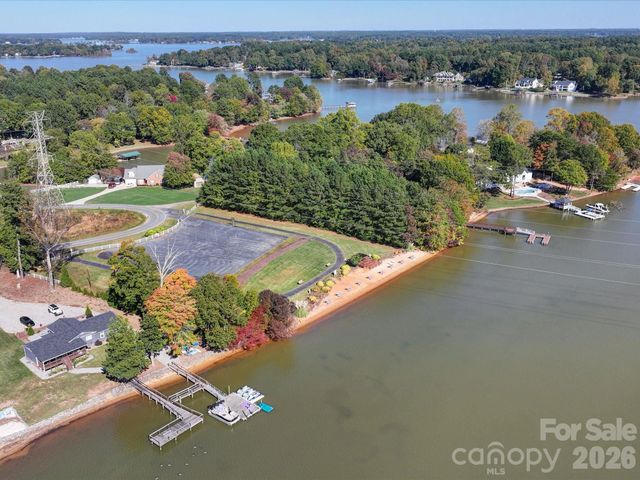 7184 Seagrass Circle, Denver, NC 28037