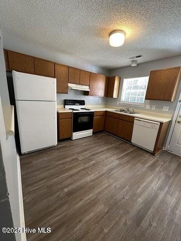 205 Live Oak Court, Midway Park, NC 28544