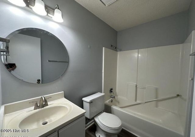 205 Live Oak Court, Midway Park, NC 28544